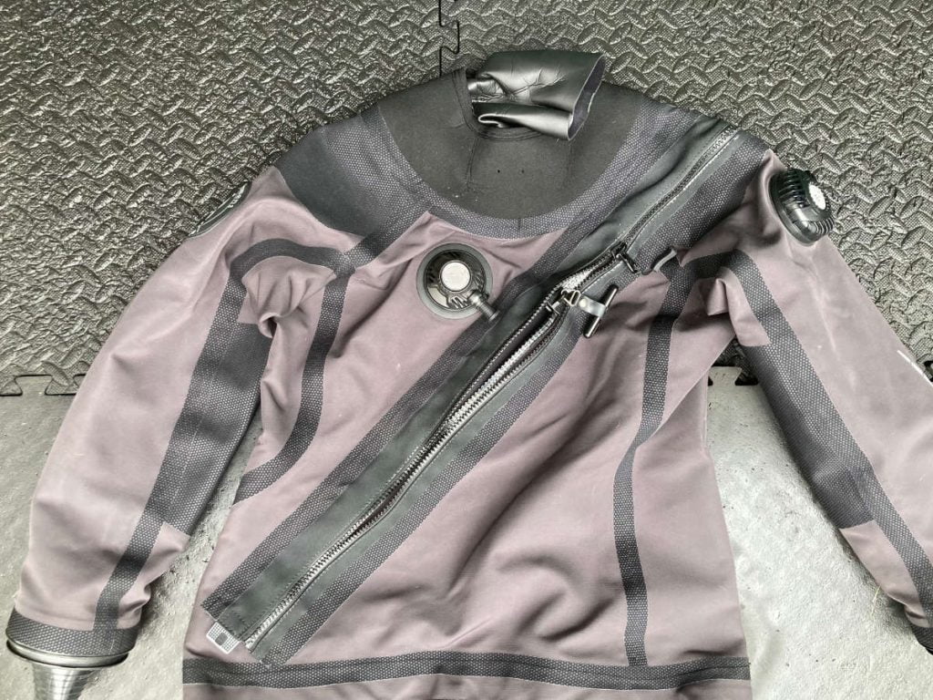 Drysuit cross chest zip
